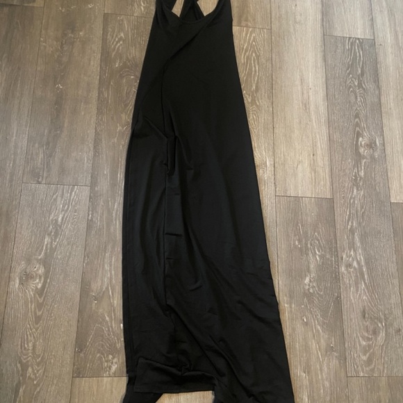 Dresses & Skirts - Elegant Black Maxi Dress small